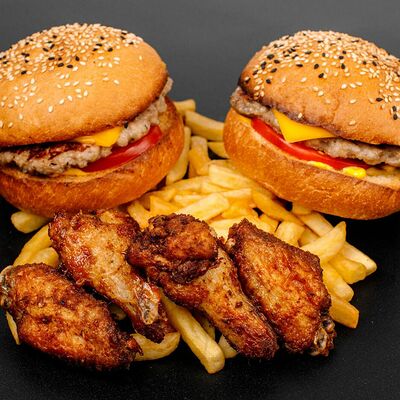 Бокс для двоих с бургерами в Булка да мясо по цене 1140 ₽