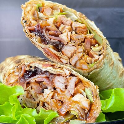 Шаурма BBQ в УГОЛЬ&МЯСО по цене 455 ₽