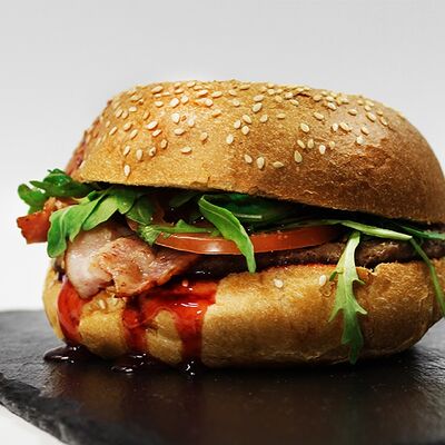 Бургер Брусничный в COFESTO по цене 670 ₽