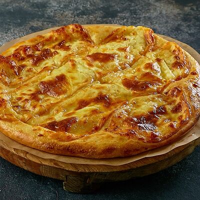 Хачапури с копченым сыром сулугуни в Двор Помидор по цене 550