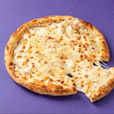 Пицца Четыре сыра в Шоколадница по цене 780 ₽