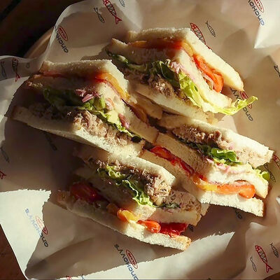 Anchovy’s Cub Сэндвич с беконом из тунца в Anchovy’s Club по цене 1450 ₽