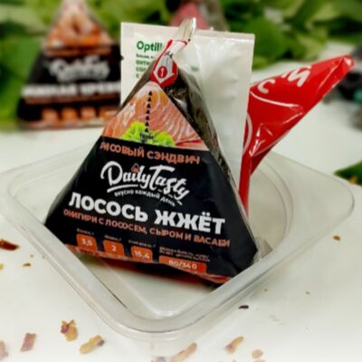 Онигири в Jamaica Coffee to go по цене 239 ₽