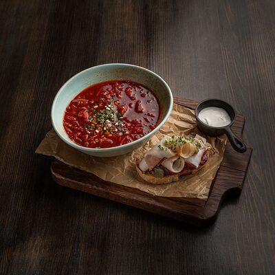 Борщ и сморреброд с салом в Лепрекон по цене 540 ₽