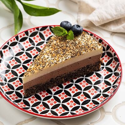 Маковый торт в Maroon по цене 750 ₽