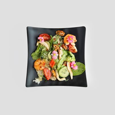 Салат теплый с морепродуктами в Mad по цене 590 ₽