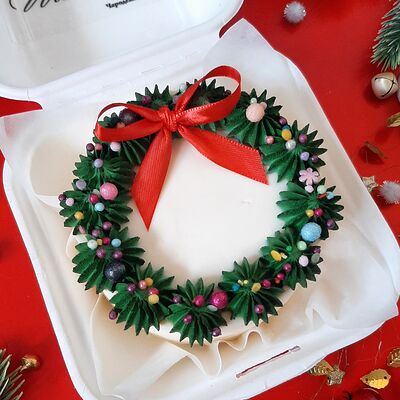 Бенто-торт С новогодним венком в Чародейка сладостей по цене 2190 ₽