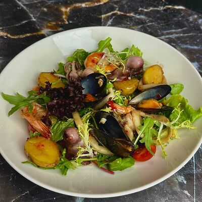 Салат с морепродуктами в Чентуриппе по цене 755 ₽