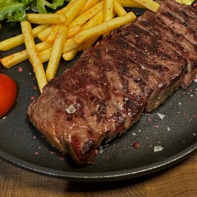Стейк Стриплойн в Kariba burger and steak по цене 1800 ₽