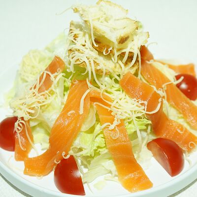 Цезарь с лососем в СУШИSELL по цене 799 ₽