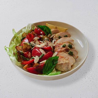 Куриная грудка гриль с овощами в Хлеб Насущный по цене 990 ₽