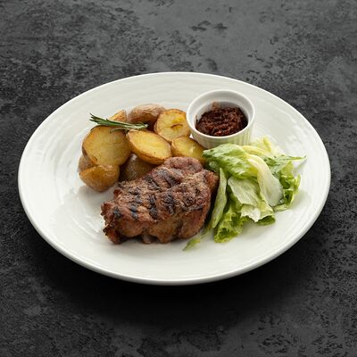 Свиная шея на огне с печеным картофелем и домашней аджикой в Асъядор по цене 950 ₽