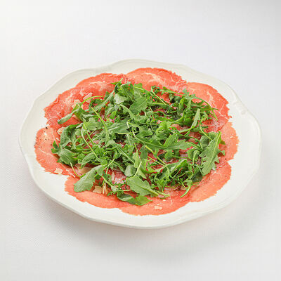 Карпаччо из говядины с рукколой и пармезаном в La Scala Trattoria Ignazio по цене 38 р.