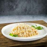 Паста с филе красной рыбы и цукини в сливочном соусе в CAFE BREAKFAST & LUNCH