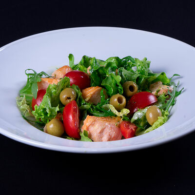 Салат с лососем в Комедия по цене 25 р.