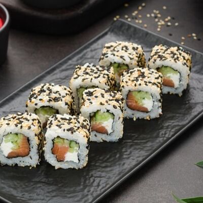 Ролл Сливочный лосось в Omakase Yoshitake Sushi по цене 899 ₽