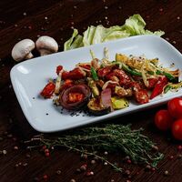 Теплый салат со свининой в Rave Resort