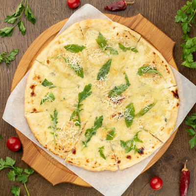 Пицца Три сыра в Соседи Home Cafe по цене 920 ₽