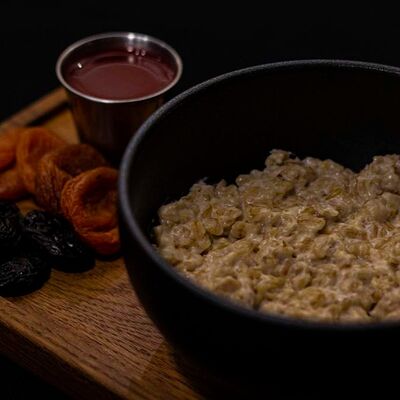 Каша геркулесовая курага и черносливв КоФеМан по цене 470 ₽