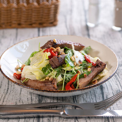 Теплый салат с языком в Mollie’s Mews по цене 700 ₽