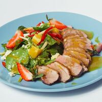 Утиная грудка с фруктовым миксом в Марбелья