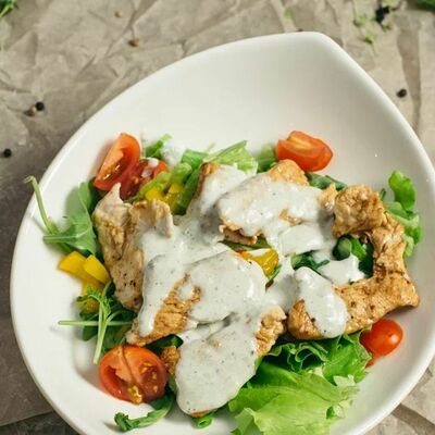 Теплый салат из индейки в Pinot Noir по цене 450 ₽