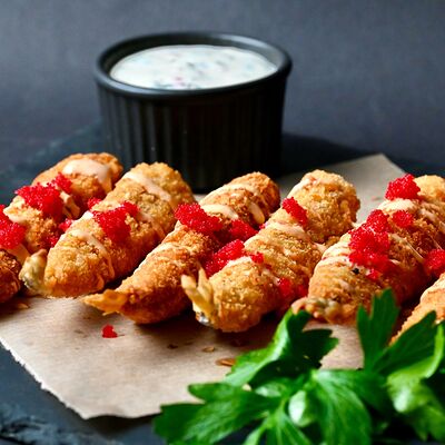 Мойва в панировке панко с икрой Масаго и мятным соусом тартар в Рога Лося по цене 420 ₽