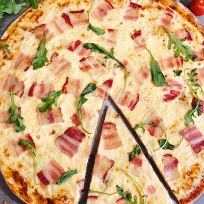 Пицца Карбонара на тонком тестев Хомячок по цене 790 ₽