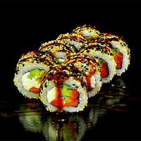 Ролл в кунжуте с лососем в HamsteR