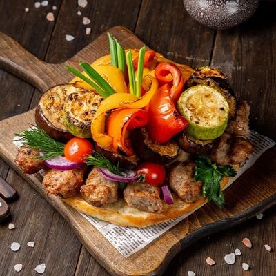Шашлык в хлебе с люля-кебабами N3 в Шашлык Хаус GRILL&PIZZA по цене 7850 ₽
