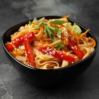 Удон с курицей в SushiHit