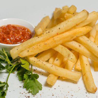 Картофель фри с томатным соусом в Геология по цене 280 ₽