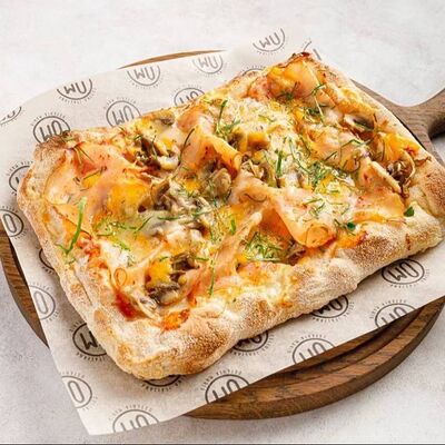 Римская пицца Ветчина и грибы в Osteria Mario по цене 860 ₽