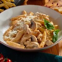 Пенне с куриной грудкой и грибами в BBQ Beer Restaurant