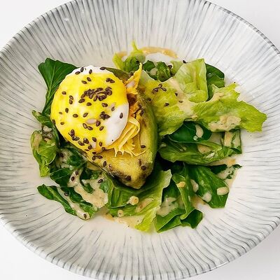 Запеченный авокадо в УРМАН кафе по цене 475 ₽