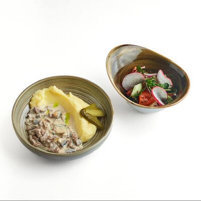 Салат + Горячее в Блеск по цене 840 ₽