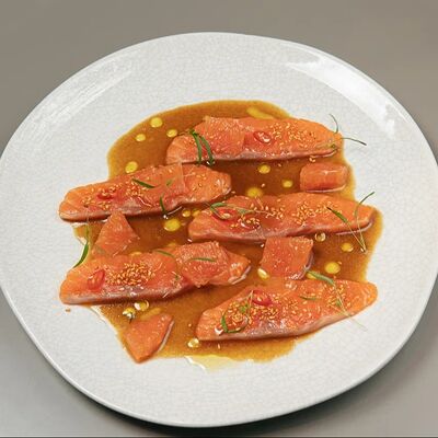 Татаки из лосося с красным сицилийским апельсиномв Myst по цене 1600 ₽