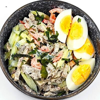 Салат с говяжьей соломкой в АБАРмот по цене 620 ₽