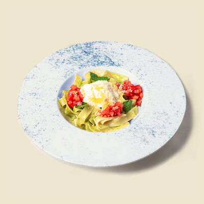 Фетучини с песто, страчателлой и томатами в Римляне по цене 690 ₽