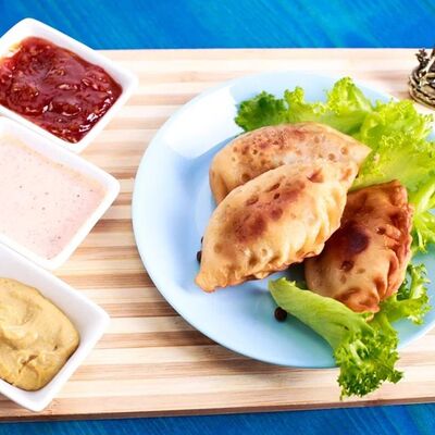 Хушур с мясом в Гоё бууза по цене 129 ₽