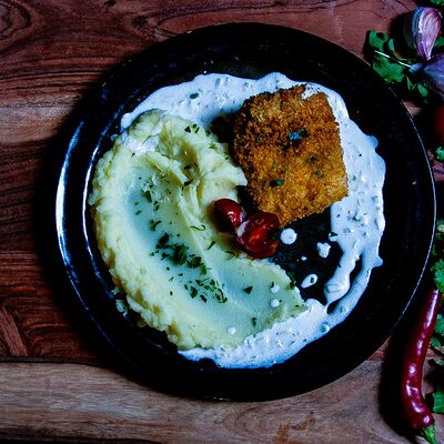 Жареный сом с картофельным пюре в Сумах по цене 660 ₽