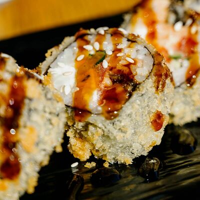 Горячий ролл Токкобана в Пряности по цене 1025 ₽