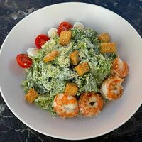 Цезарь с креветками в Flamin