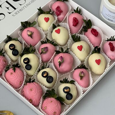 Клубника в шоколаде №43 в Lovely Berry по цене 4690 ₽
