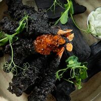 Угольные креветки, васаби, икра в ресторан 