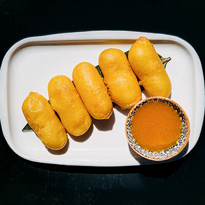 Жареное молоко с манго-соусом в Mr. Lee по цене 1400 ₽