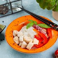 Рисовая лапша с курицей (вок) в Мама food