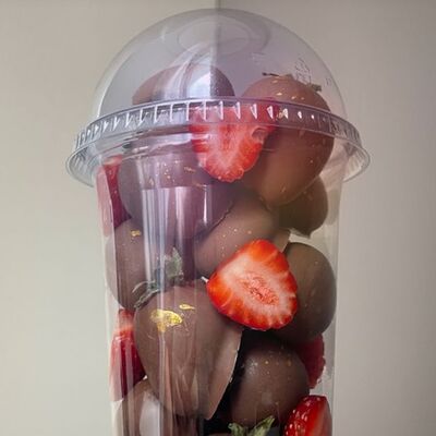 Клубника в шоколаде стакан в Klubnichno по цене 990 ₽