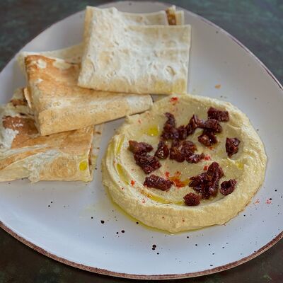 Хумус с вялеными томатамив Павлин 2.0 по цене 480 ₽