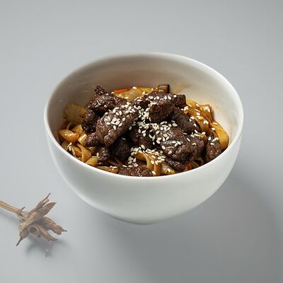 Устричный удон с говядинойв Про 100 суши по цене 745 ₽